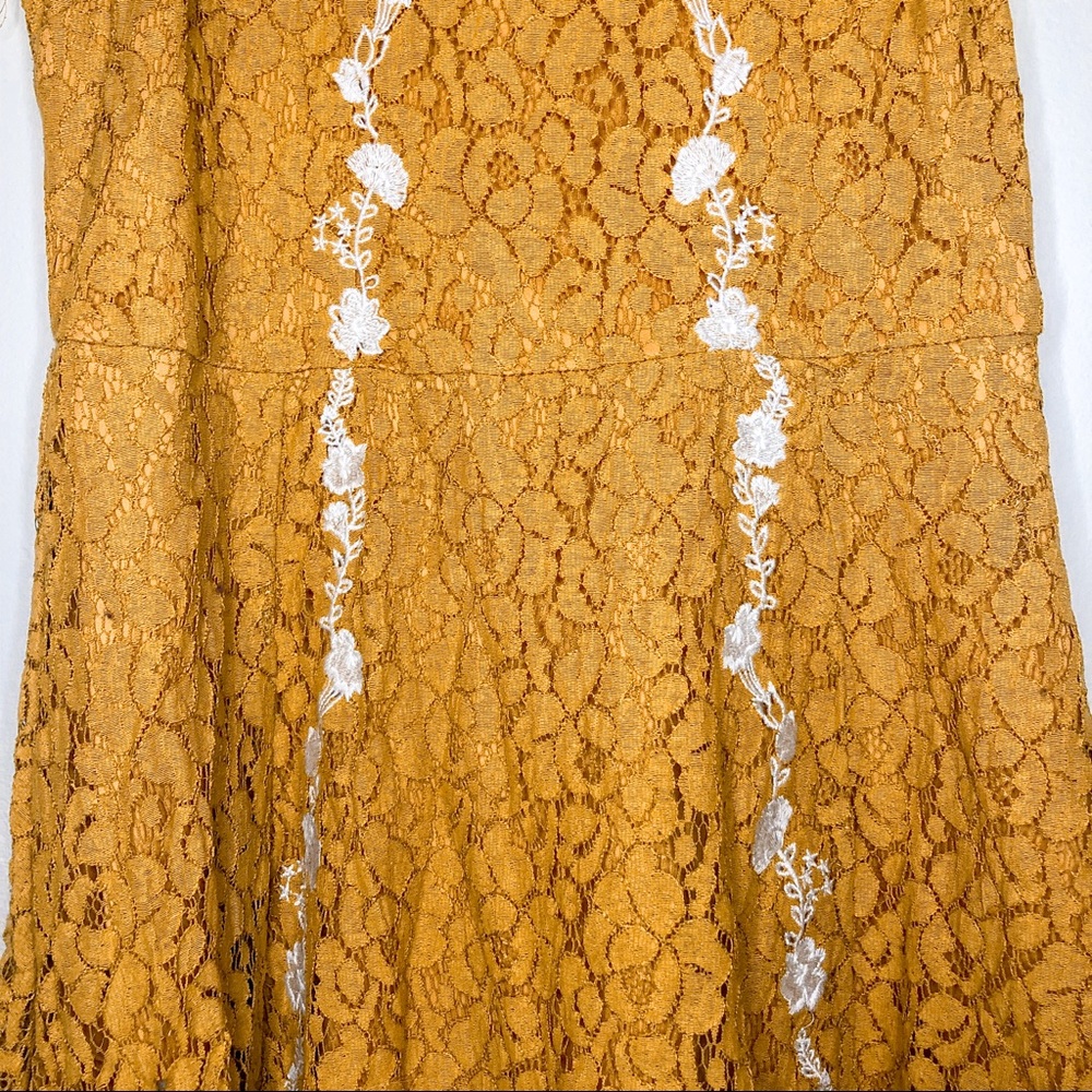 Francesca’s Lace Sleeveless Mock Neck Dress - Picture 6 of 12